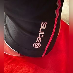 SKINS WOMEN'S A200 RACER BACK COMPRESSION TOP SIZE M